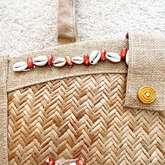 Vintage Woven Straw Handbag Tote Seashell Rattan Travel Beach Boho Aloha 70s 80s - Picture 5 of 13